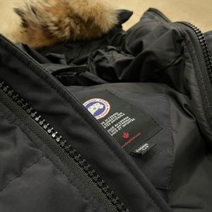 Canada Goose M Carson Parka Small (Navy)